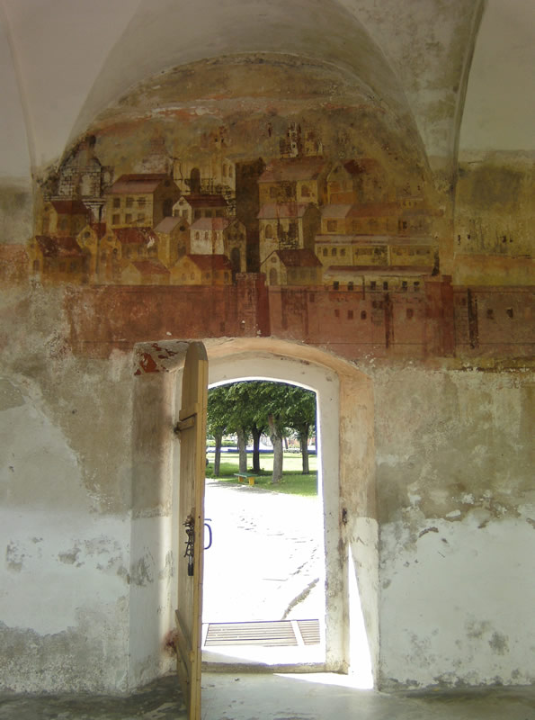 Tor mit Fresko am Kloster Tytuvėnai