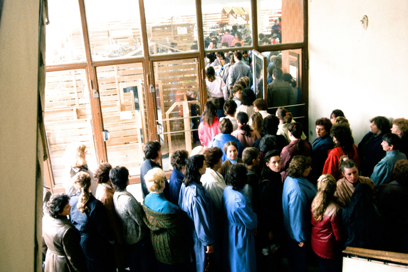 Schlange im Kaufhaus von Šiauliai, April 1991