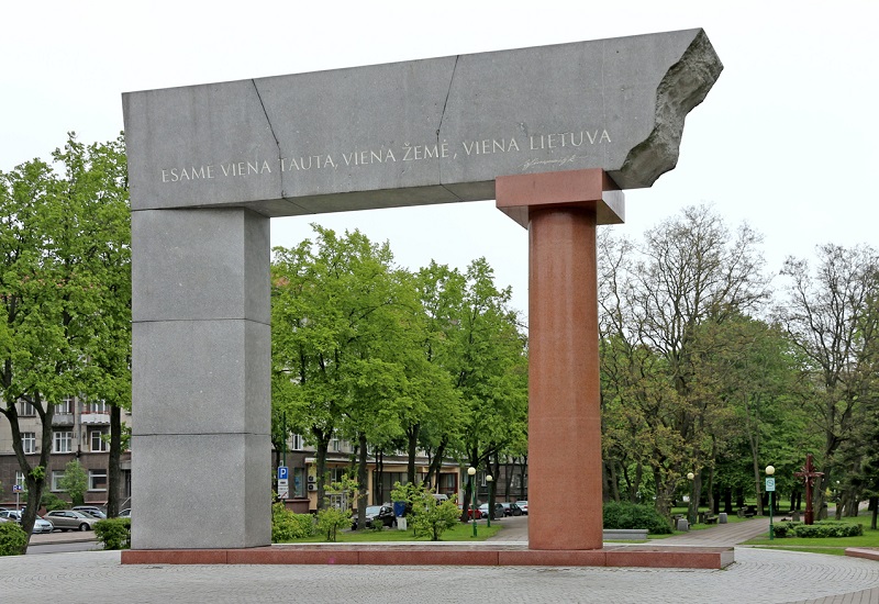 Klaipeda,_Monument_to_the_United_Lithuania_-_panoramio